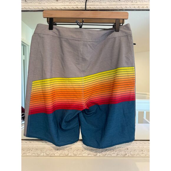 Rip Curl Men's Mirage Invert Stretch 20" Gray Colorblock Board Short Size 32 NWT - Picture 6 of 7